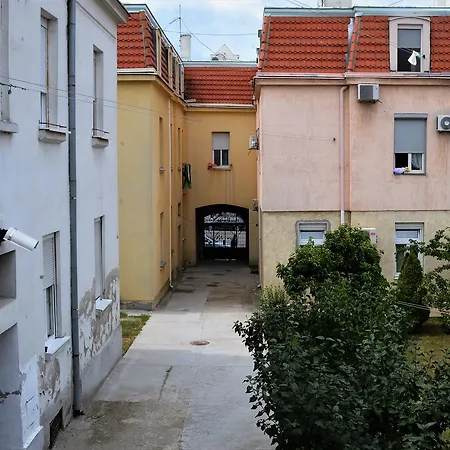 Roosevelt アパート *